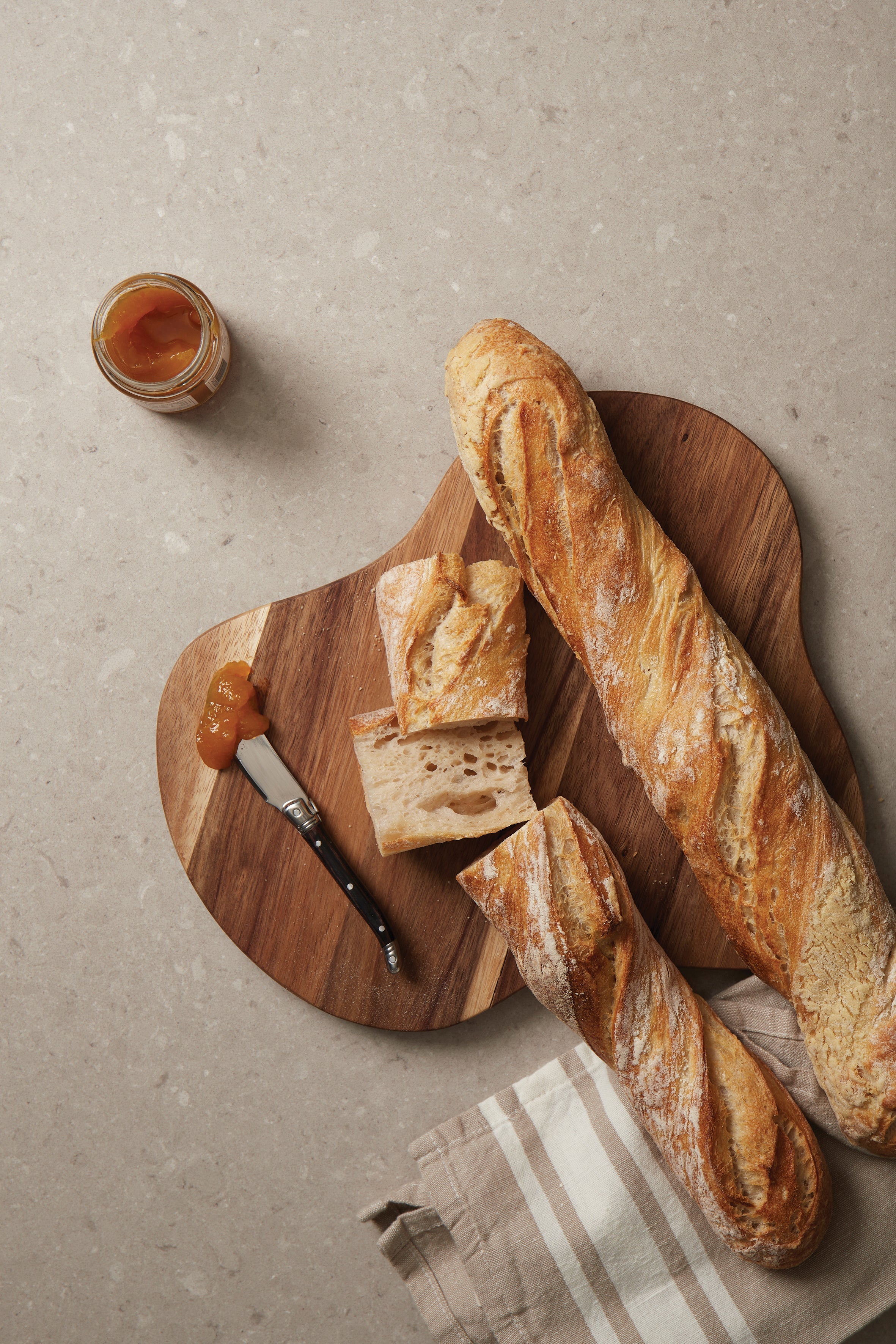 Wooden Serving Boards for Cafés and Restaurants: Acacia, Oak, Teak or Olivewood? - hospitality