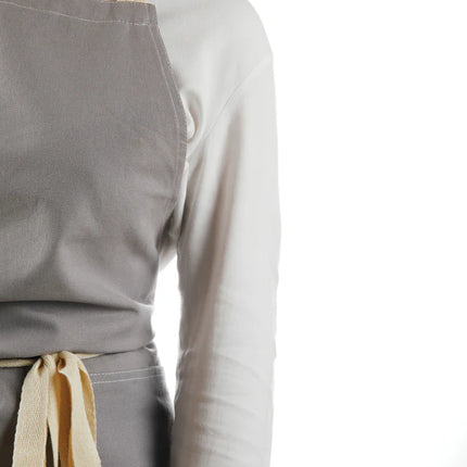 Vinga Sovano Atelier apron made from certified recycled cotton, stylish and durable for home and cooking use.