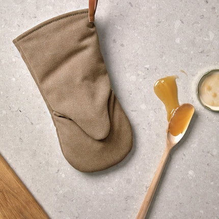 Vinga Asado Collection padded cotton canvas oven mitt with quilted design for heat protection in the kitchen.