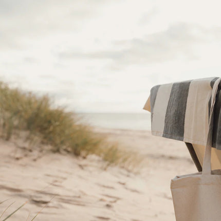 Valmer lounge chair towel - Custom Wood Designs