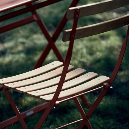  outdoor furniture suitable for restaurant or bistro settings.