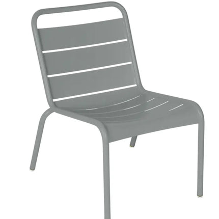  metal outdoor furniture perfect for patio or restaurant seating.