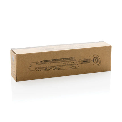  suitable for precise cutting tasks.