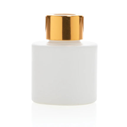  featuring elegant packaging and natural scent diffusion.