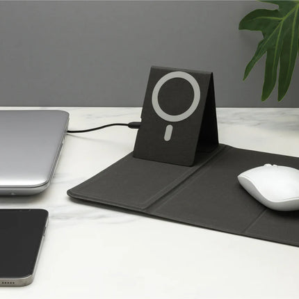 Artic Magnetic 10W wireless charging phone stand by XD Xclusive