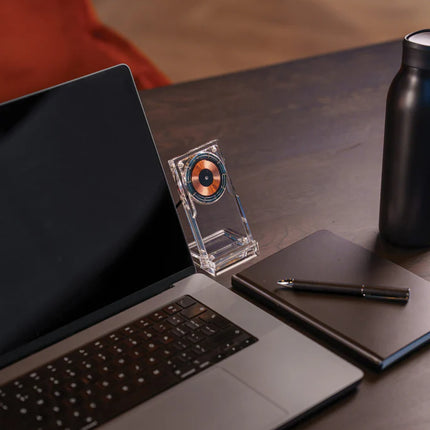  with sleek design and magnetic alignment.