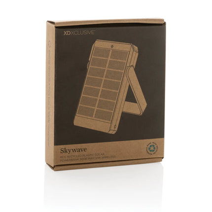 XD Xclusive Skywave RCS plastic solar powerbank 5000mAh with 10W wireless charging for phones and tablets.