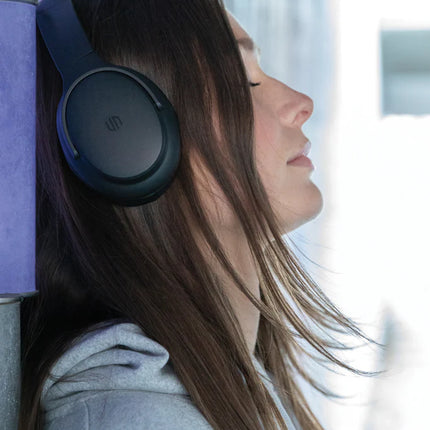 Urban Vitamin Palo Alto RCS plastic headphones for audio listening