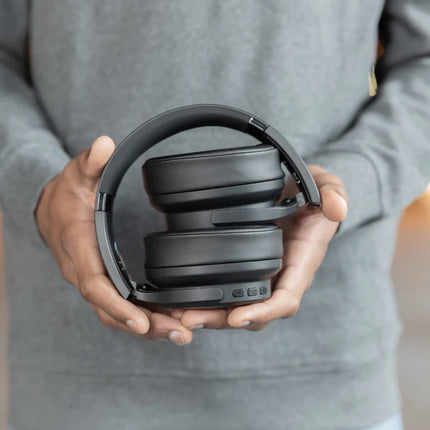 Urban Vitamin Palo Alto RCS plastic headphones for audio listening