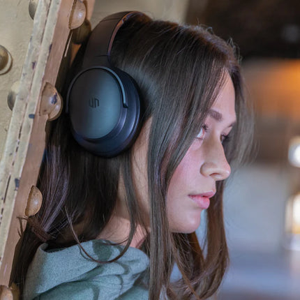 Urban Vitamin Palo Alto RCS plastic headphone for audio use