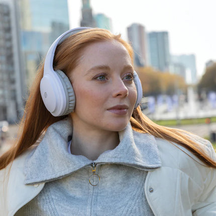  and cushioned ear cups for comfortable listening.