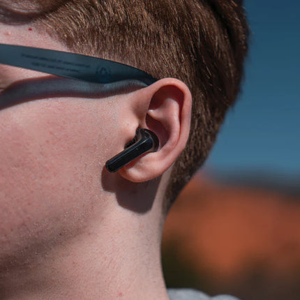 Skywave RCS recycled plastic solar earbuds by XD Xclusive