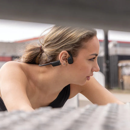  featuring sleek design and breathable earcups