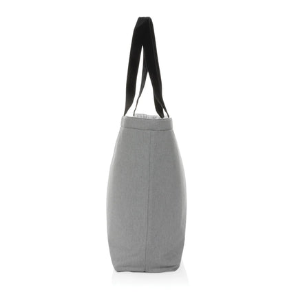  outdoor style with sturdy handles and spacious interior.