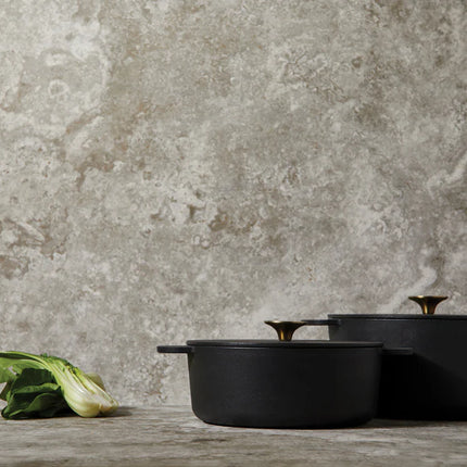 seasoned cookware piece with a handle