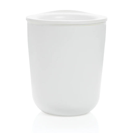  minimalist design and secure lid.