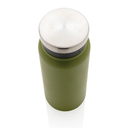  durable design for hot and cold beverages.