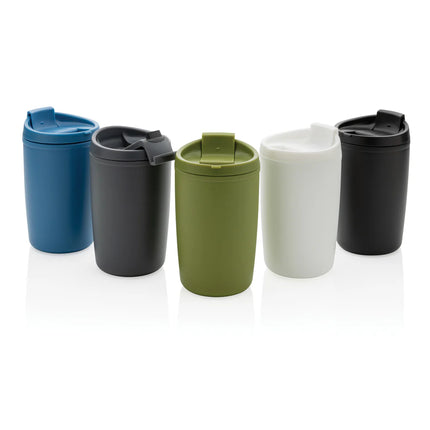  showcasing its eco-friendly drinkware design.