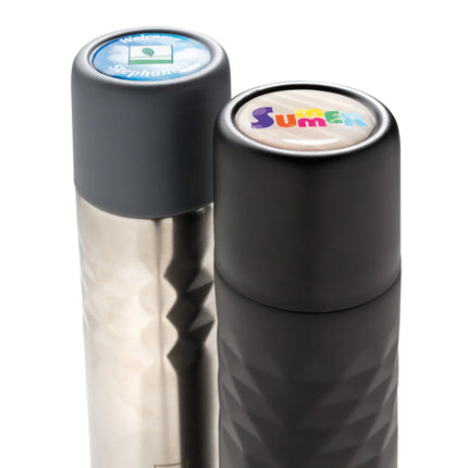  ideal for keeping beverages hot or cold on the go.
