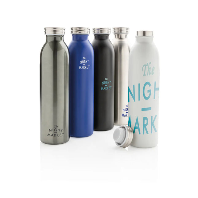  stainless steel drinkware with a sleek design and secure lid.