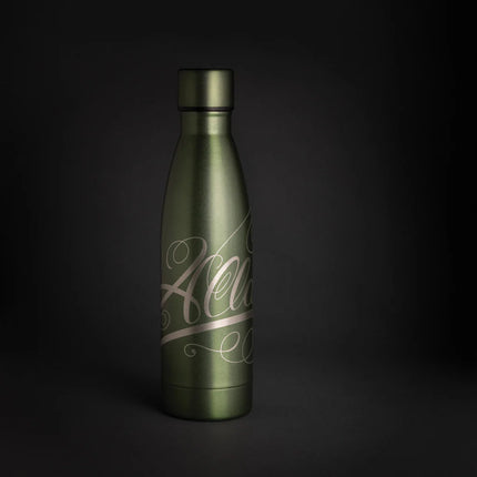  polished finish and secure lid.