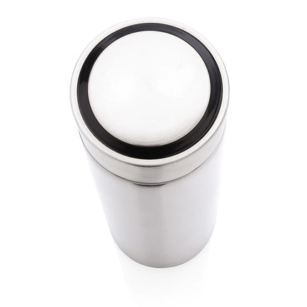  insulated design for keeping beverages hot or cold.