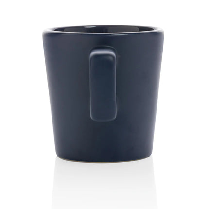  featuring a sleek design ideal for hot beverages.