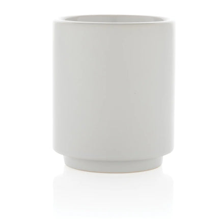  suitable for hot beverages.