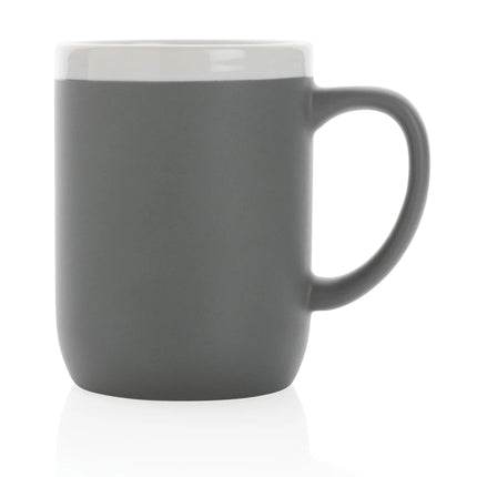  featuring a classic design and smooth finish.