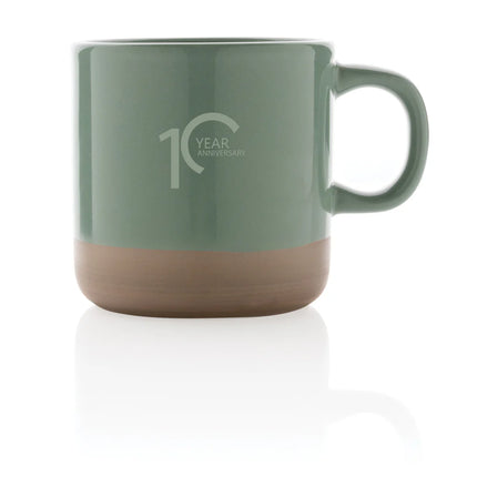  shiny finish and comfortable handle for hot beverages.