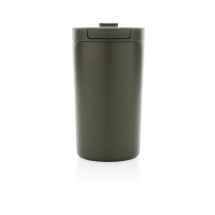 black travel drinkware with secure lid and insulated design.