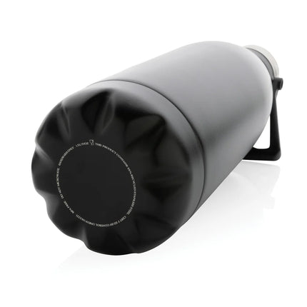  insulated for hot and cold beverages.