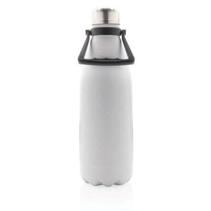  showcasing durable drinkware with a sleek design.