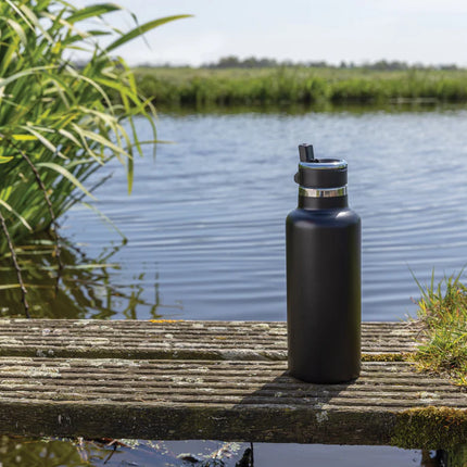  showing the bottle with a spout lid