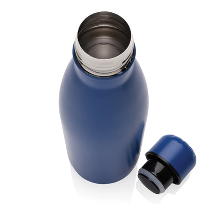  durable drinkware with sleek design and secure lid.