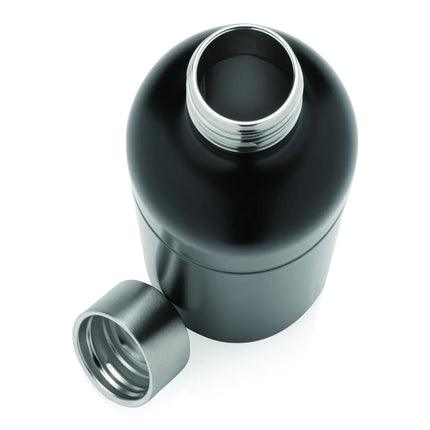  stainless steel drinkware with a sleek design and secure lid.