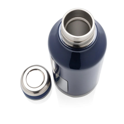  showcasing sleek stainless steel drinkware with secure lid and brand logo.