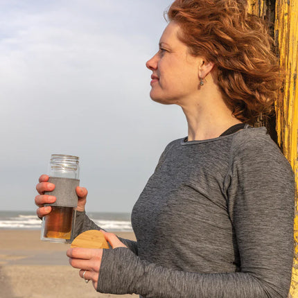  sleek drinkware with insulated design and clear