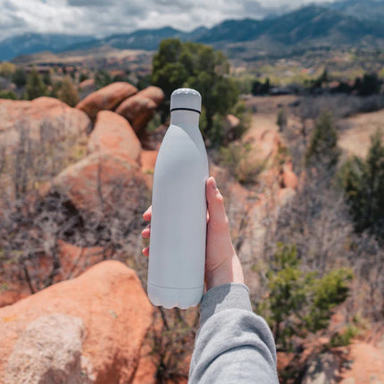 Stainless steel 750ml vacuum insulated water bottle from XD Collection in solid color