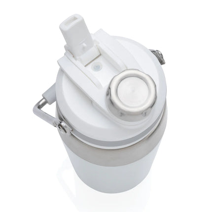  featuring a sleek design and secure lid for beverages.