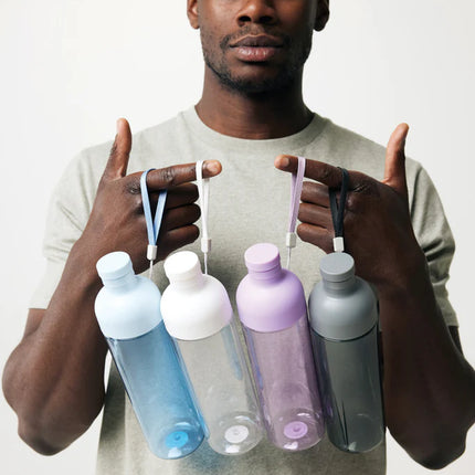  clear drinkware with secure lid and eco-friendly design.