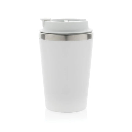  showcasing its eco-friendly design and sleek drinkware style.