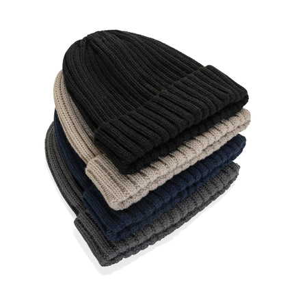  cozy headwear in natural-colored knit