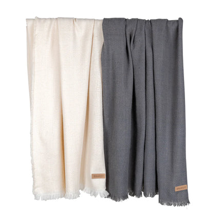 Ukiyo Polylana woven blanket in 130x150cm with a textured pattern