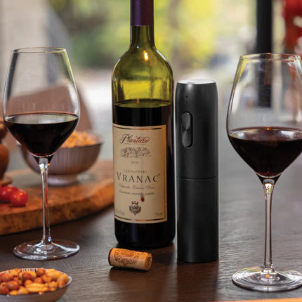  sleek design with smooth operation and easy cork removal.