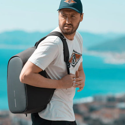 Bobby Hero Small, Anti-theft backpack - hospitality