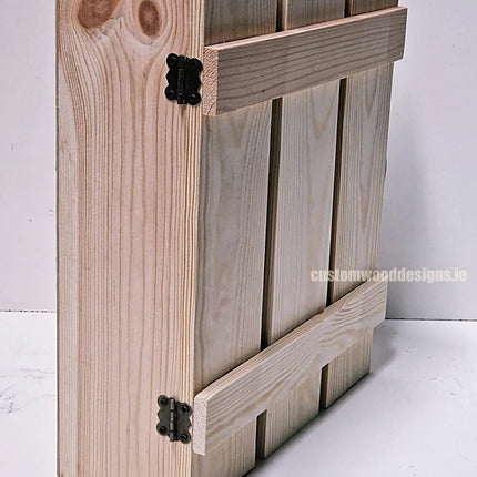  featuring a sturdy wooden box.