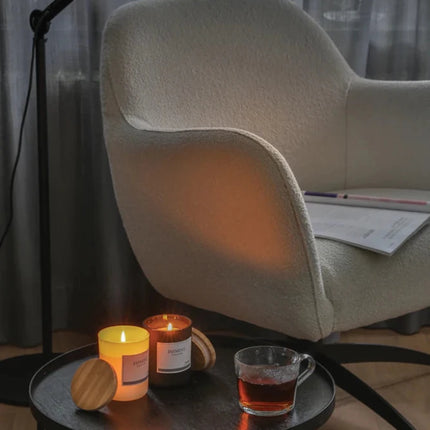 Deluxe scented candle with bamboo lid - hospitality