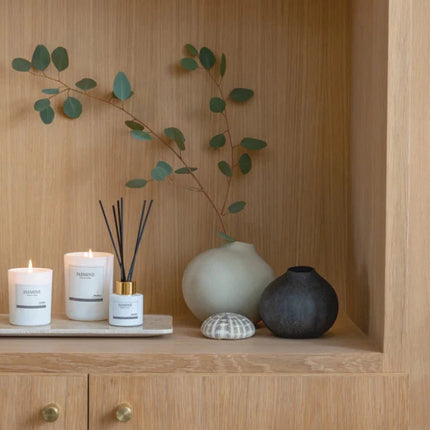 Deluxe scented candle with bamboo lid - hospitality