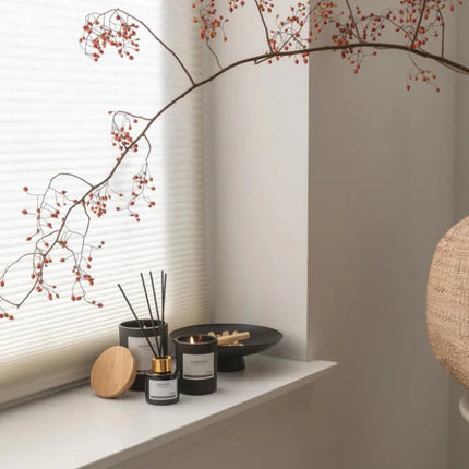 Deluxe scented candle with bamboo lid - hospitality